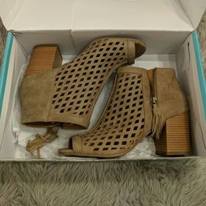 NWT In box open toe tan cut out sandals